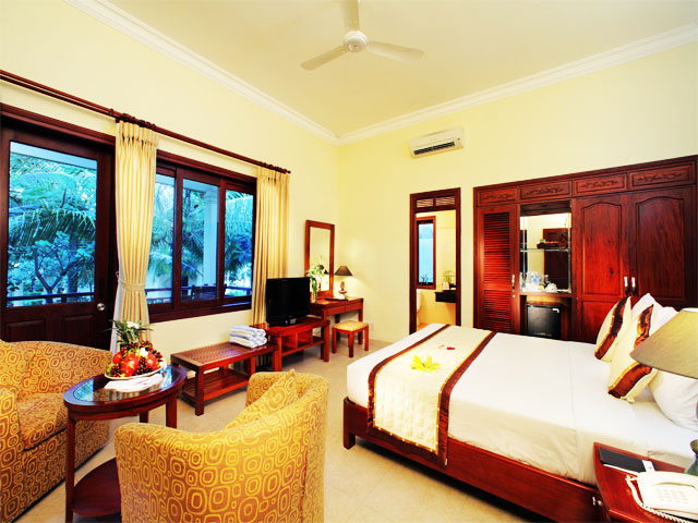 GOLDEN COAST RESORT